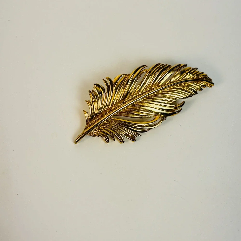Vintage Feather Brooch Gold Tone Textured Statement Boho Cottagecore Pin